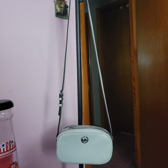 Michael Kors crossbody - Picture 2 of 7